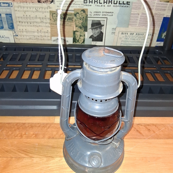 Vintage Little Dietz Kerosene Lanten NY- With Red Glass Globe - Picture 1 of 2